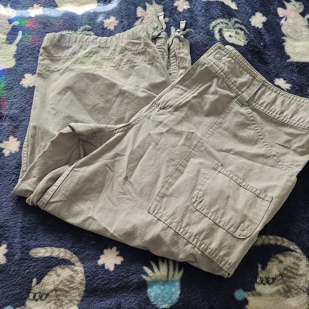 SALE ** Womens Capri Casual Tan Pants